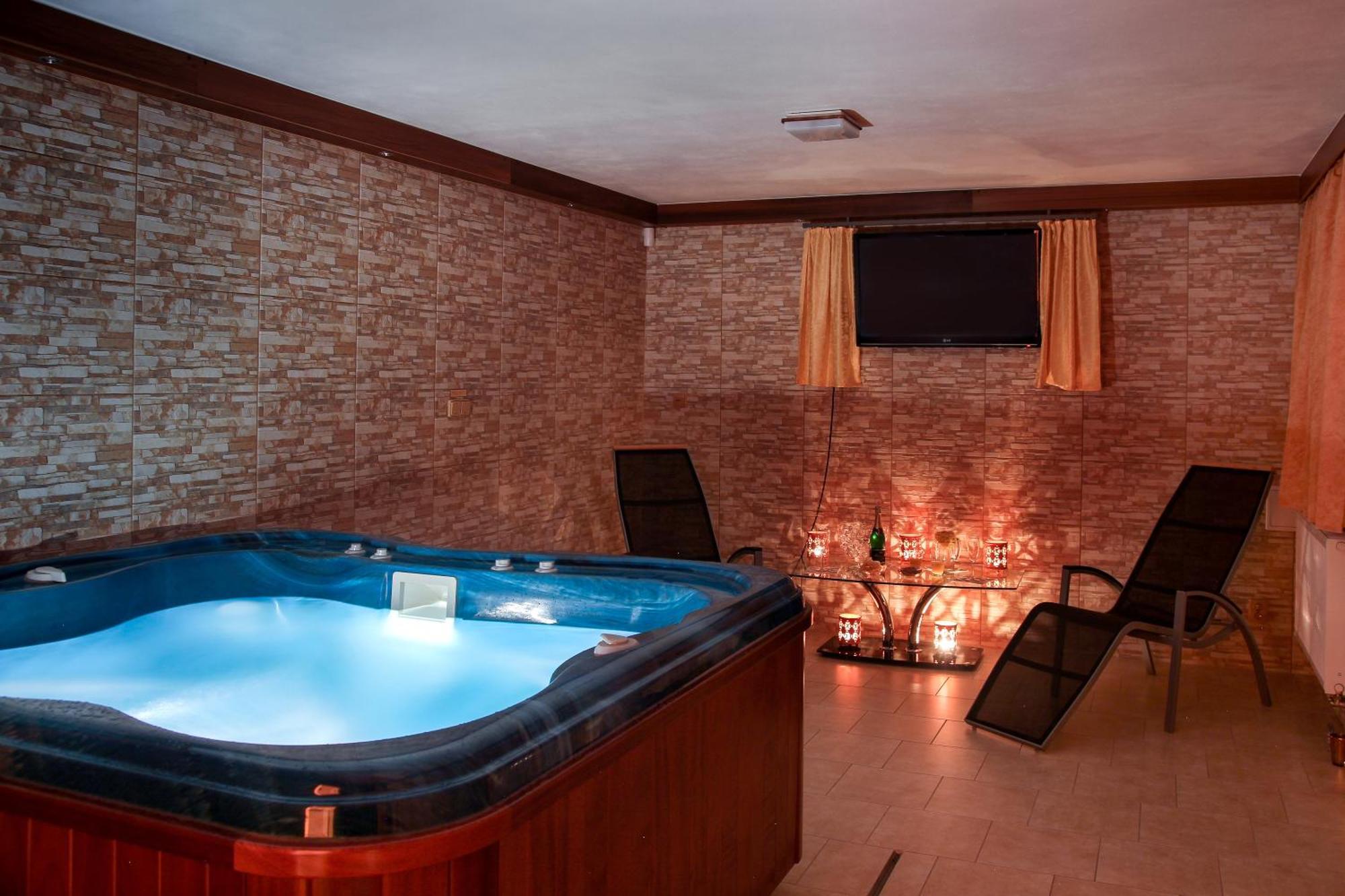 Wellness Penzion Palice Йндрихув Храдец Екстериор снимка